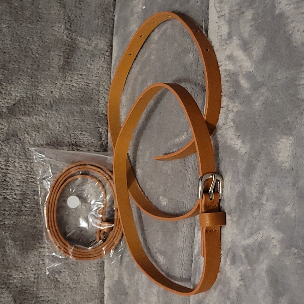 Slim faux leather belt.
